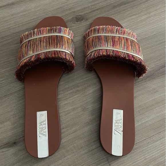 Zara Flats - Picture 1 of 2